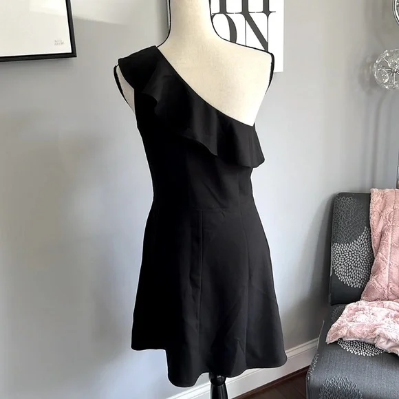 Banana Republic One-Shoulder Ruffle Dress - Picture 5 of 8